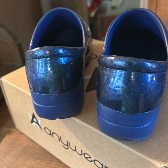 👟🦋🥿Blue slip resistant Clogs 🦋♥️ - Picture 2 of 5